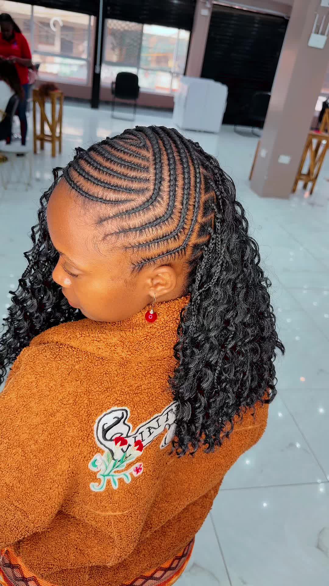 @GEECURLY SALON
