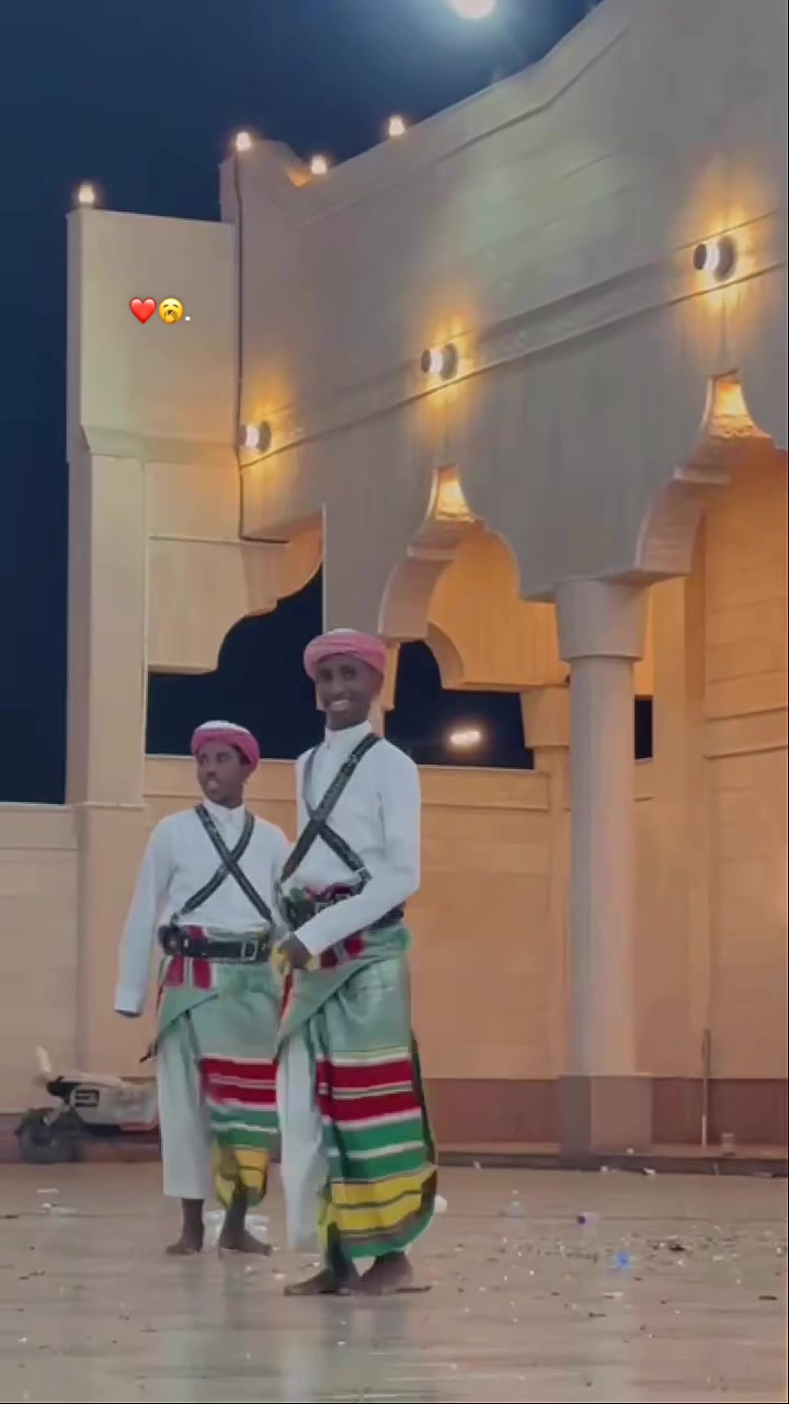 @ڤرقة آخوإن عـآيٌـل🤍🌼.