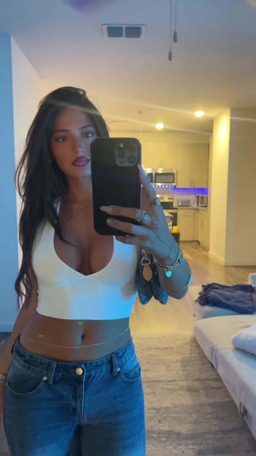 @Sabrina Isabel