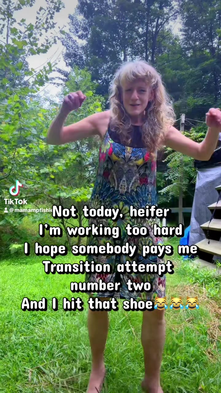 @MamaMary Dancing fishkeeper😂