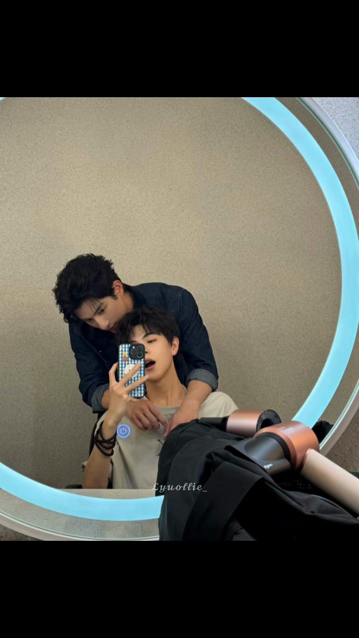 @Lyuollie_.