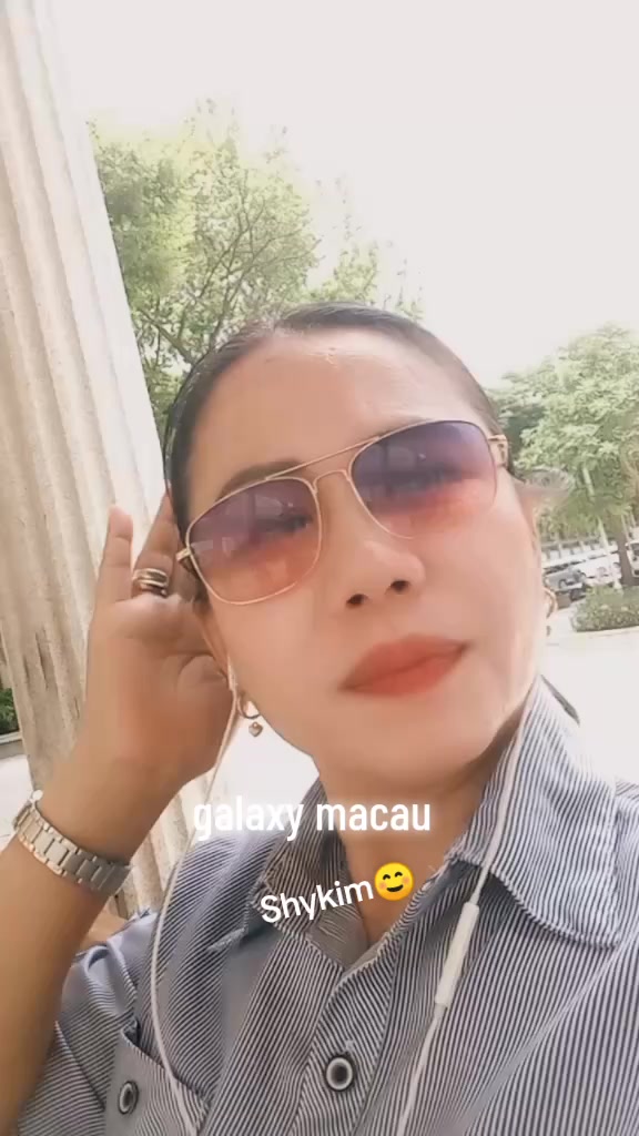 @@SHY E M A R A KIM•|™🇨🇿-🇲🇴