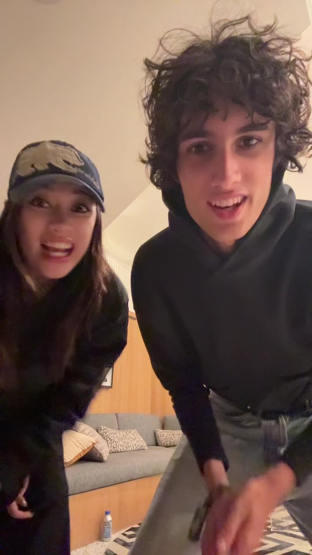 @sombr