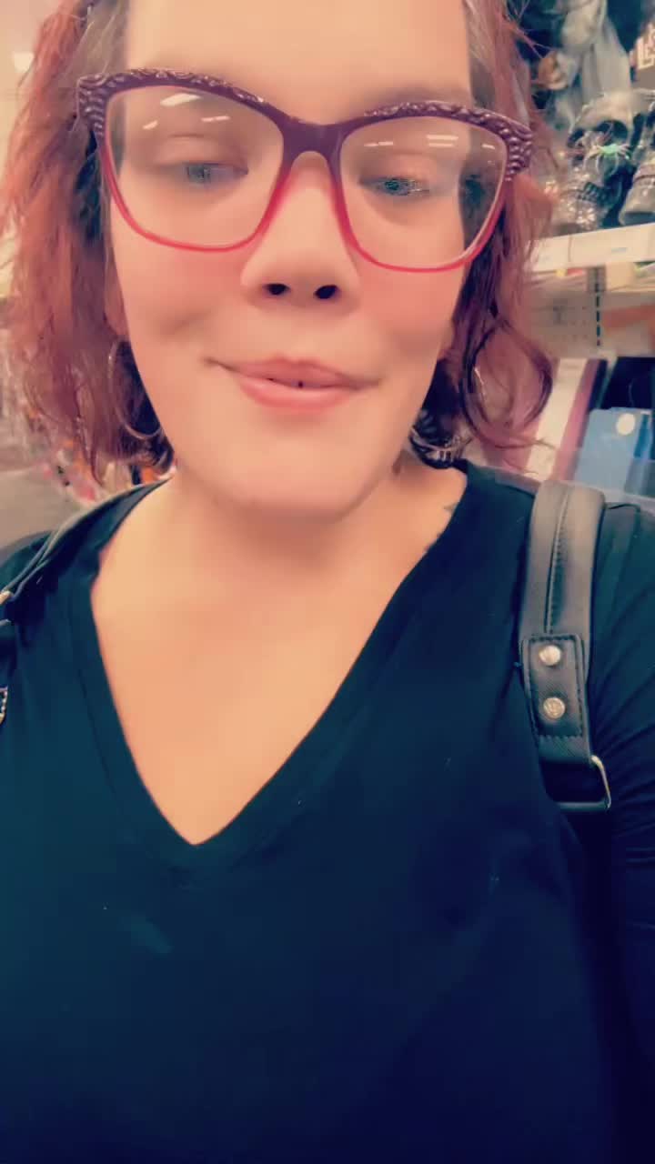 @Chaos_And_Roses89