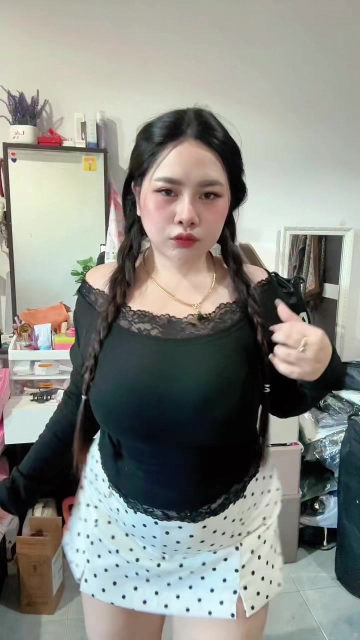 @ปุ้ยเอง สาวอวบที่ชอบแต่งตัวอะ