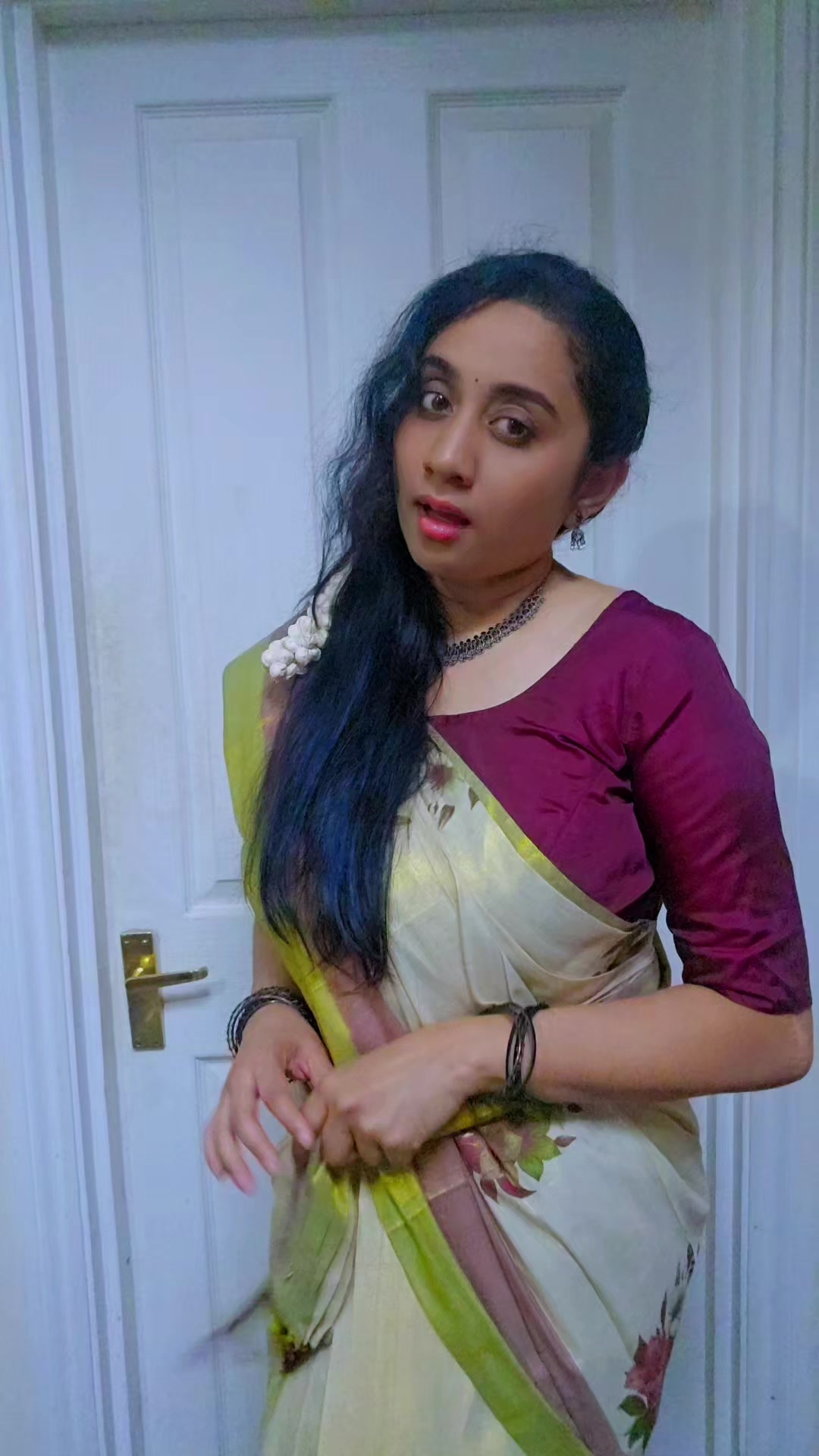 @roshnaroldon