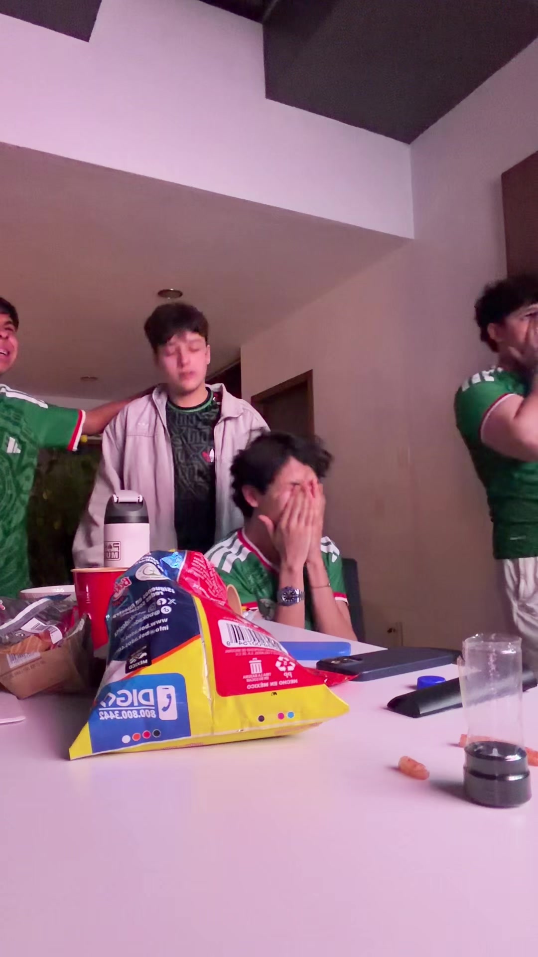 @charlychivas10