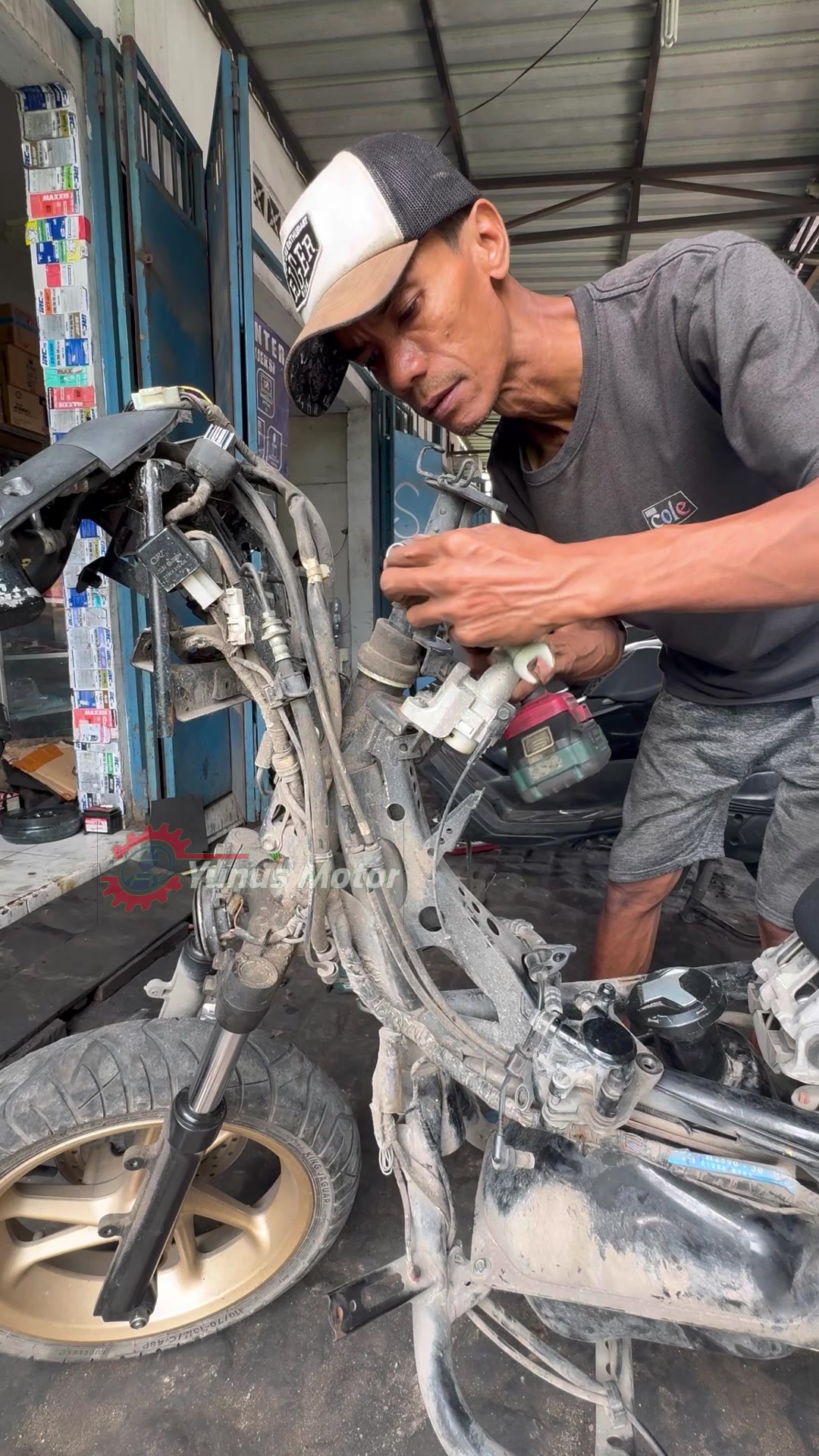 @Bengkel yunus motor