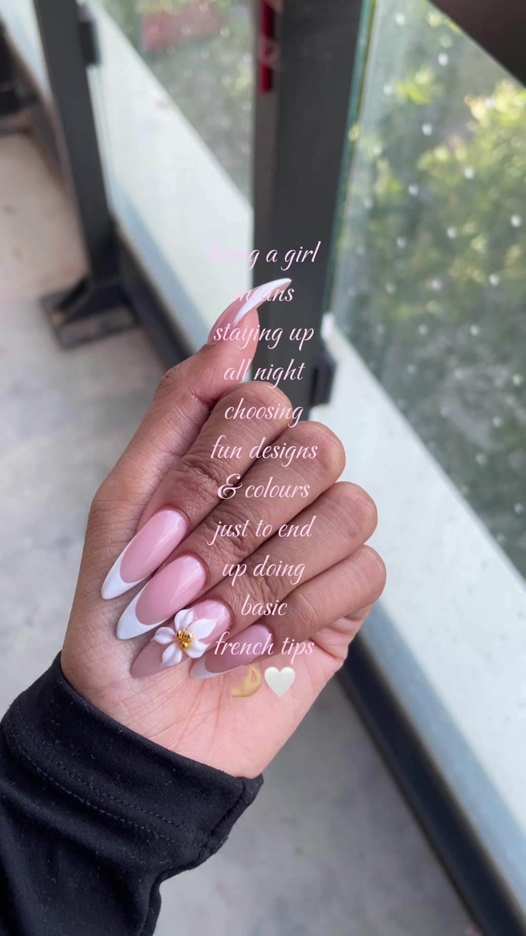 @𝒮