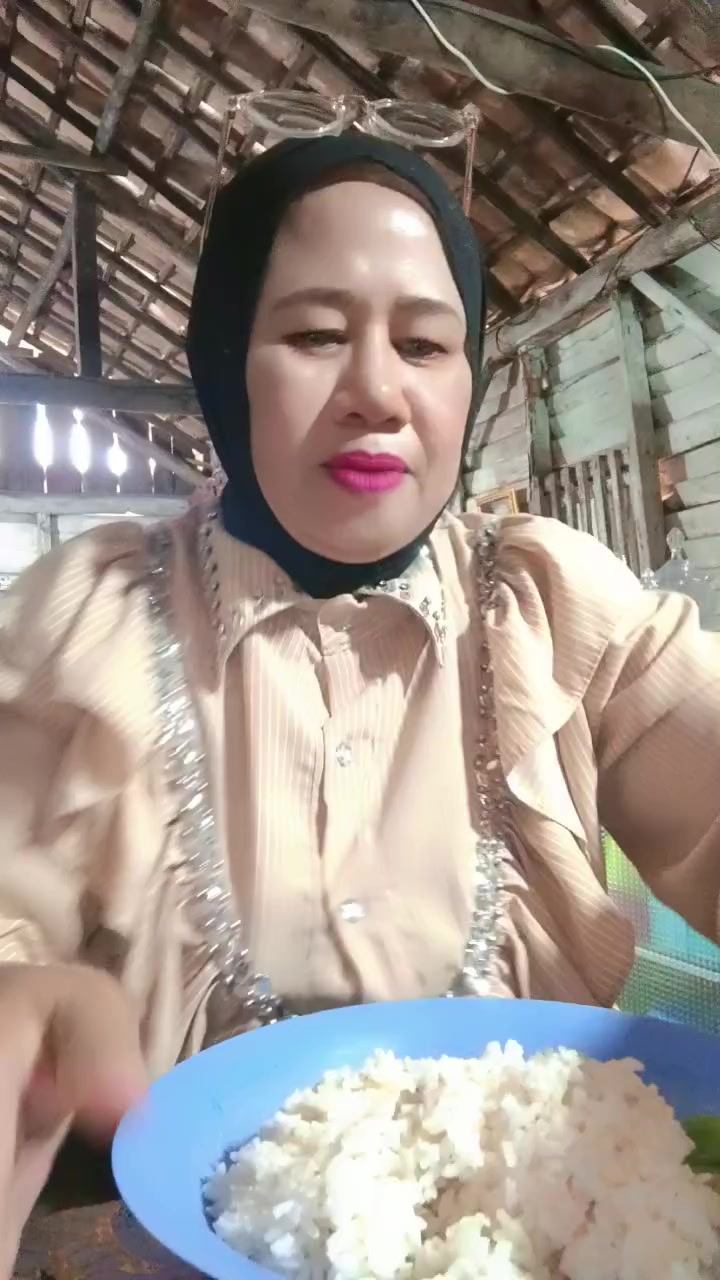 @Esna janda cantik  ✨🥰