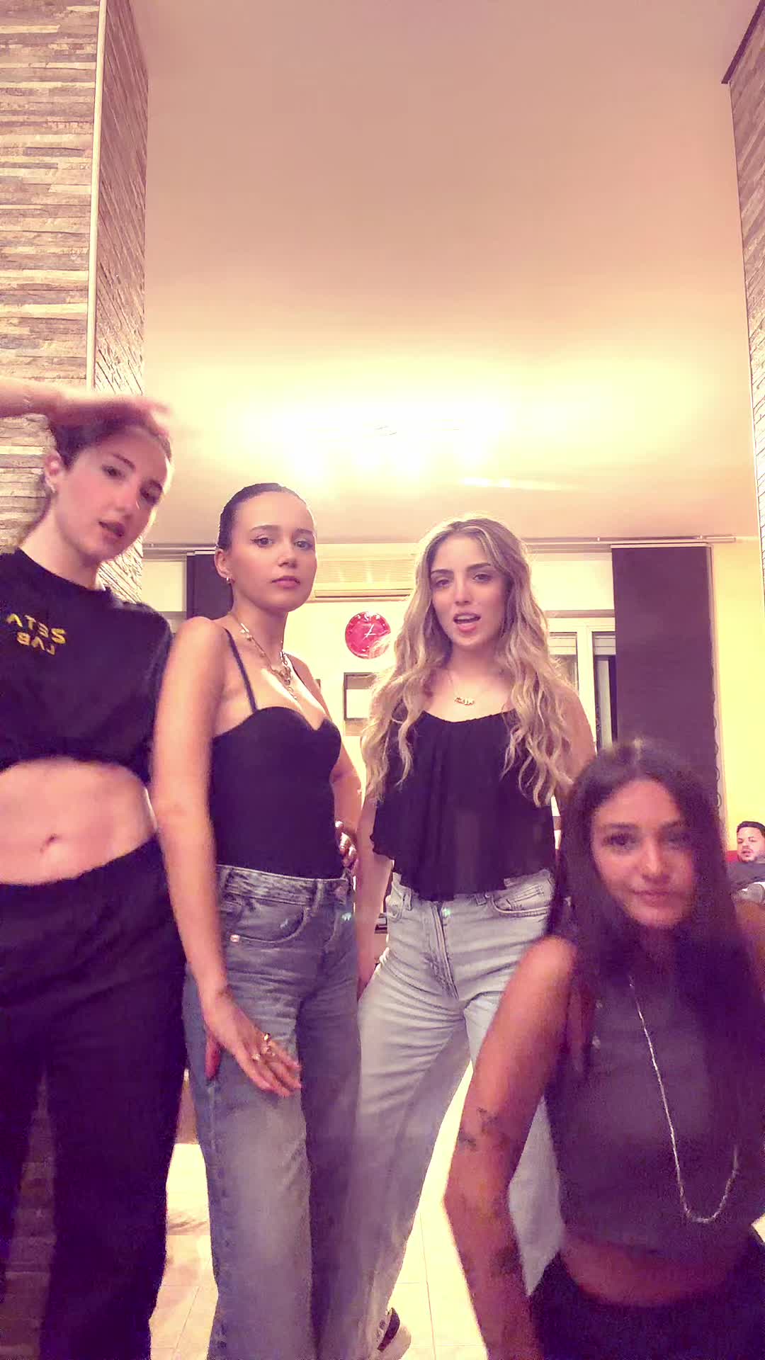 @Laura Nicol&igrave;