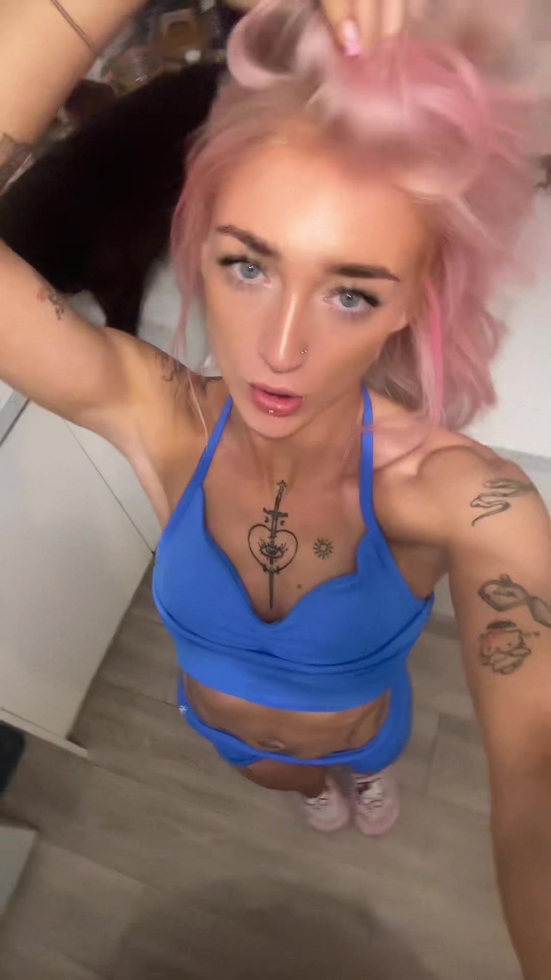 @1ivingdeaddoll