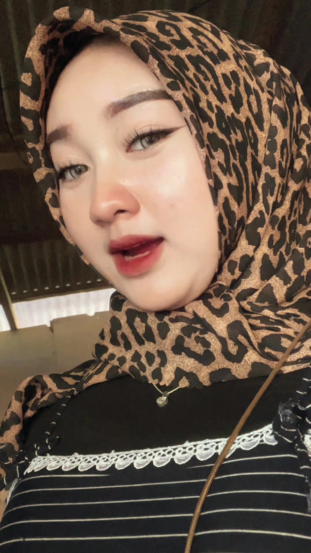 @(jeni&reg;️)