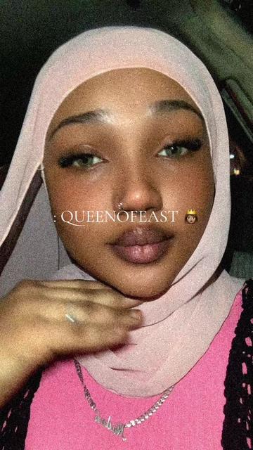 @QUEENOFEAST👑