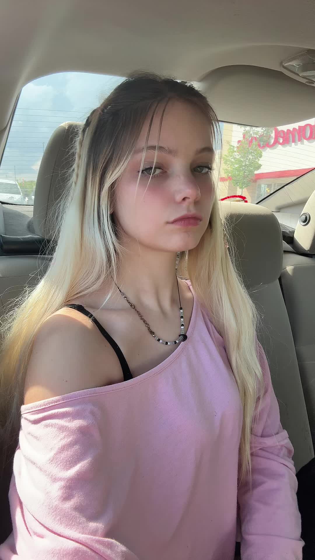 @holly Mae🖤