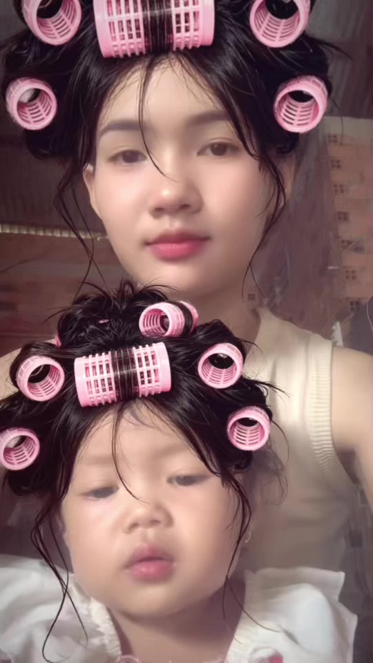 @លី៚ នីន