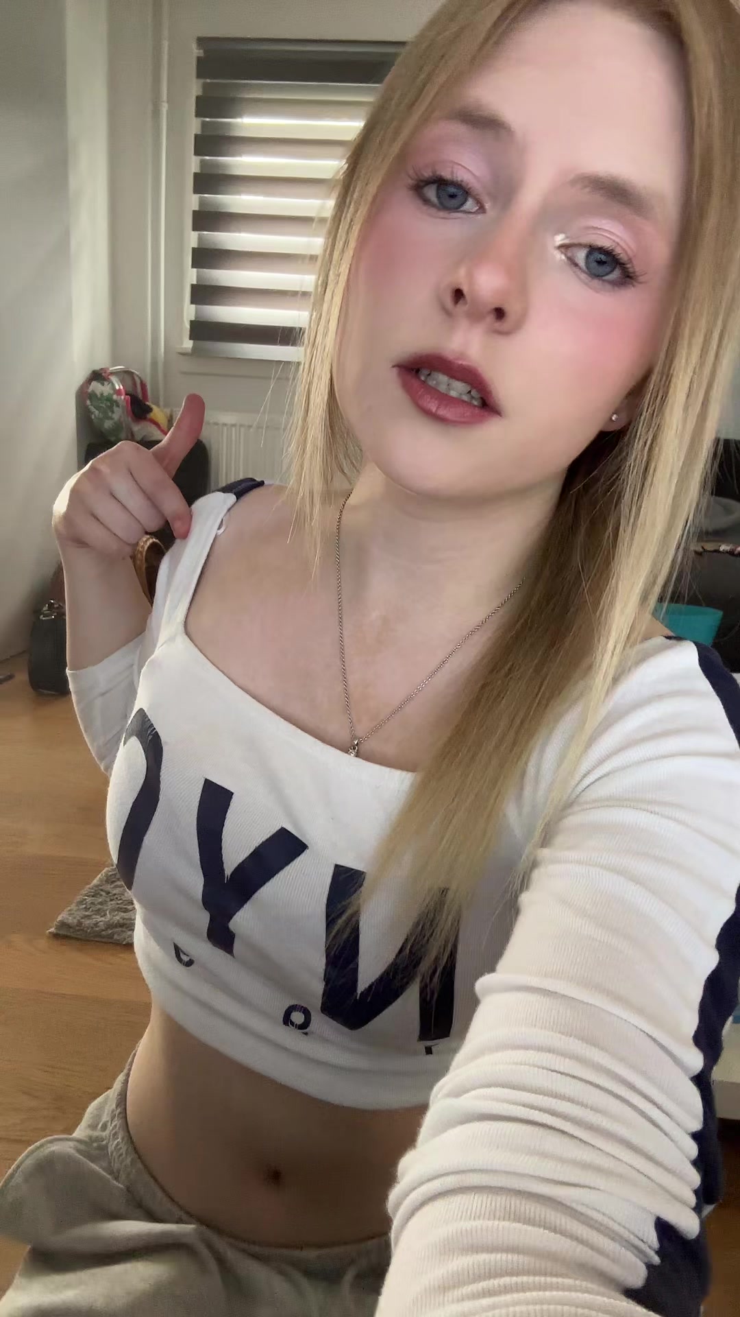@Bella