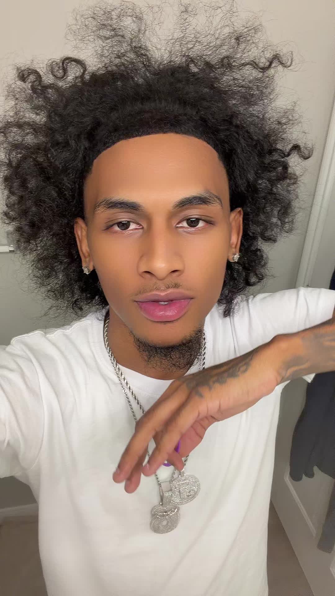 @FamousJayy🕴🏼.