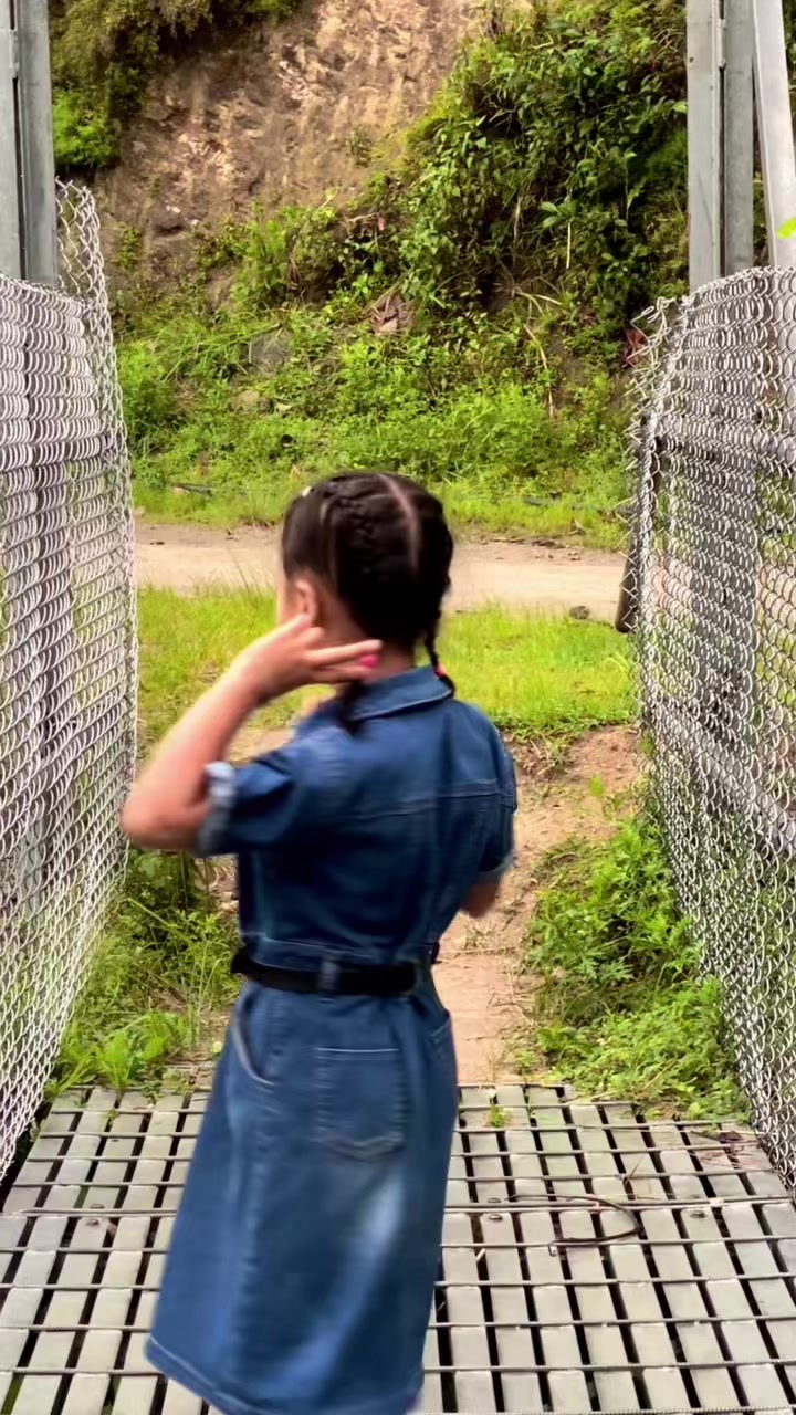 @रिना खुलल गुरुङ
