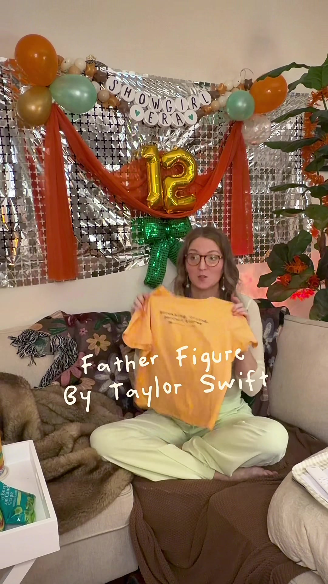 @bookswiftie 🐝