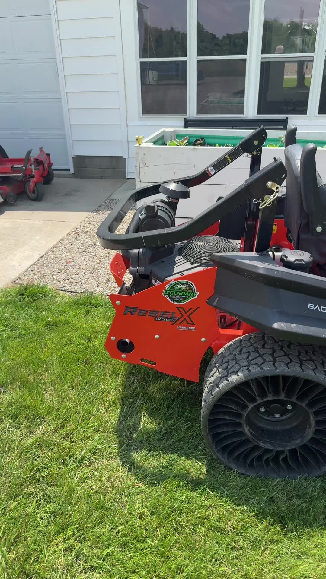 @LEGENDARY LAWNCARE