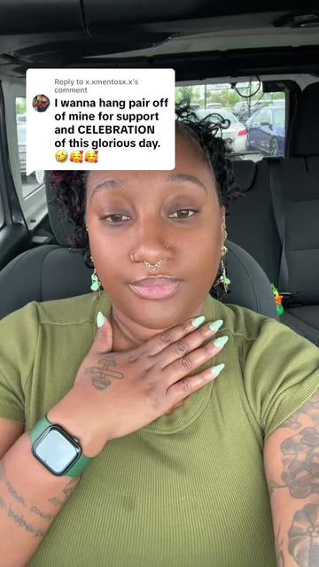 @👸🏽🪻