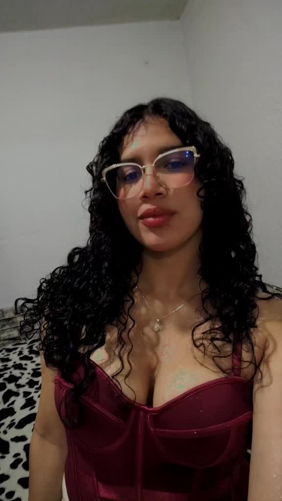 @Mónica🖤.