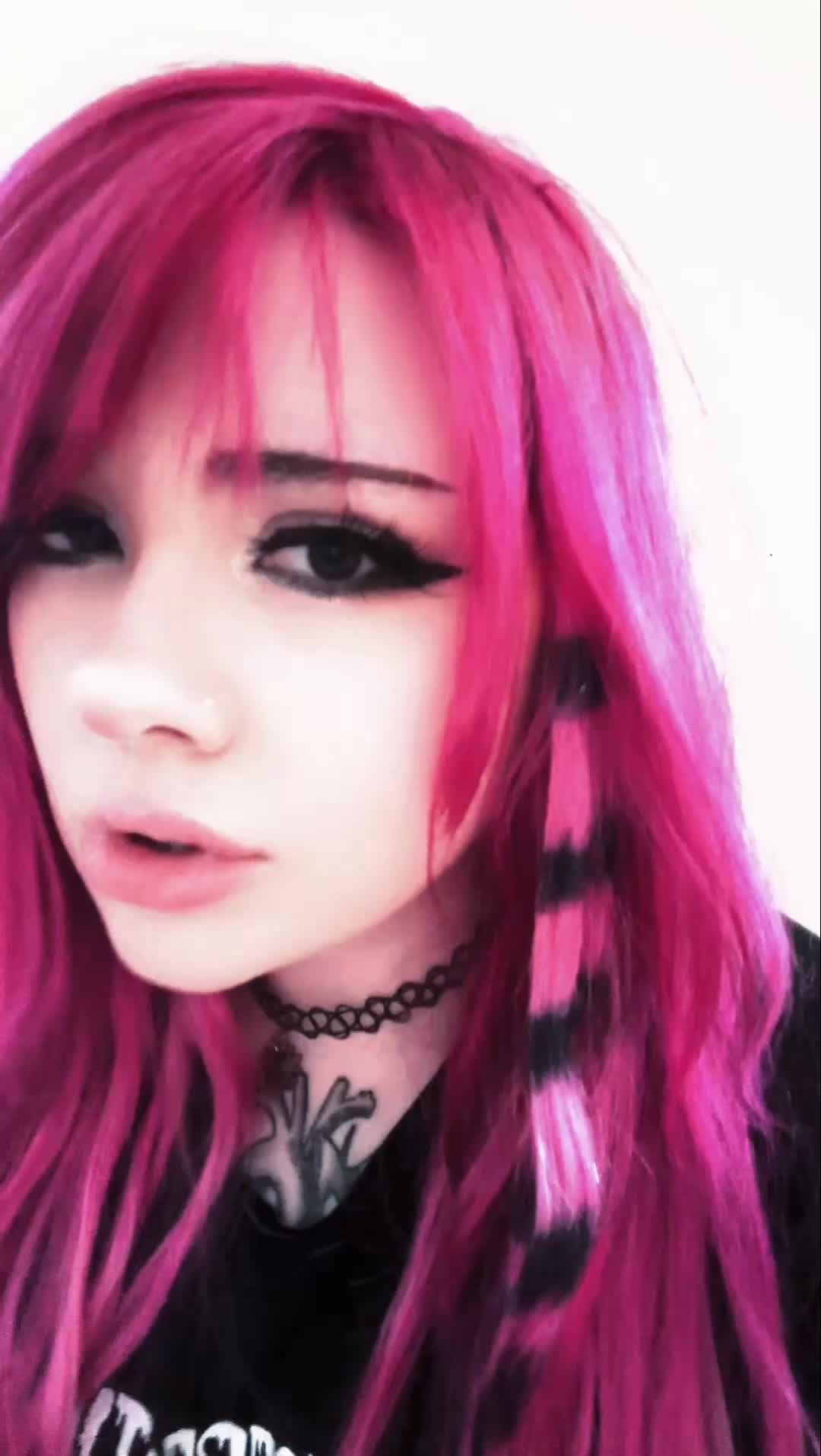 @venomous_dolly