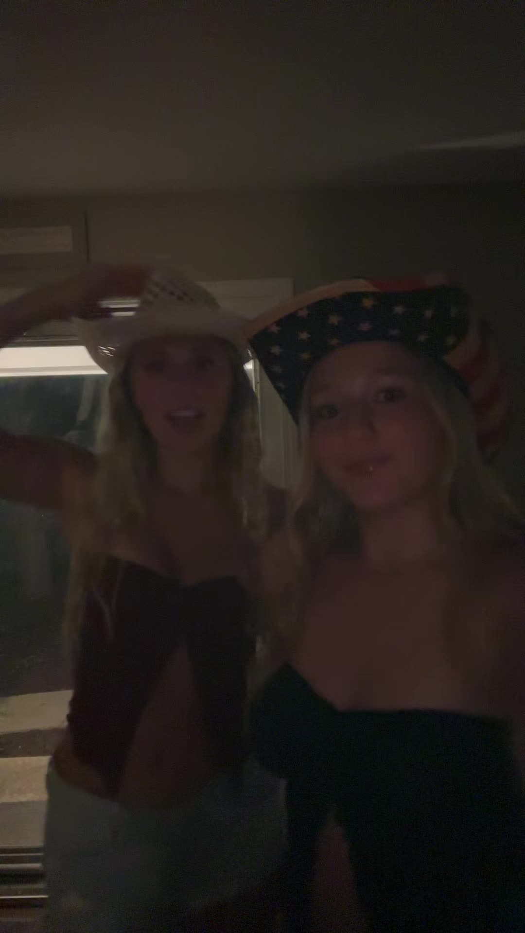 @Ella