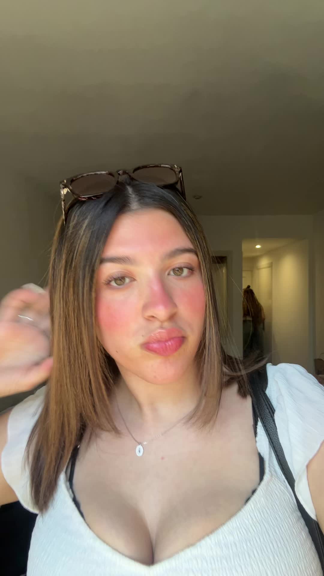 @lolavelezz