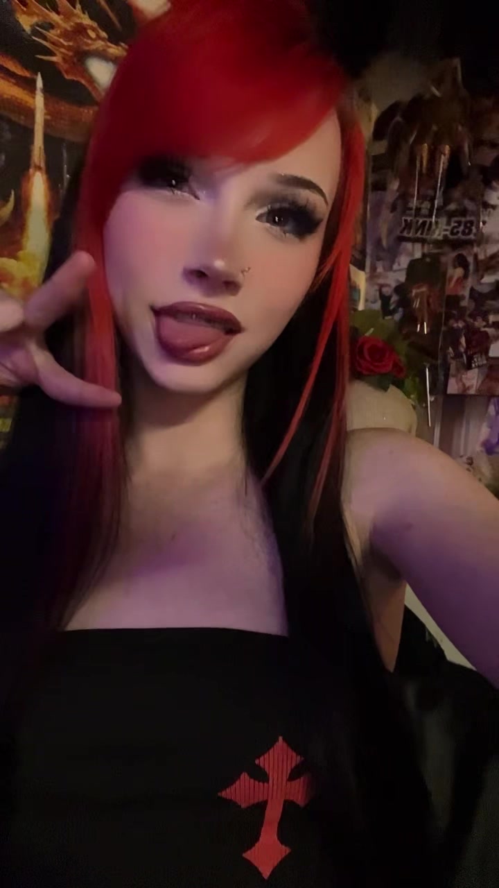 @freakshowsgirl