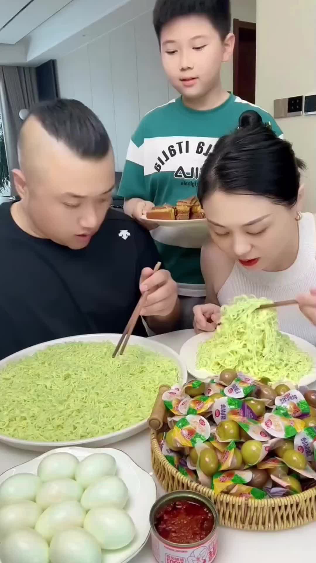 @foodmukbang