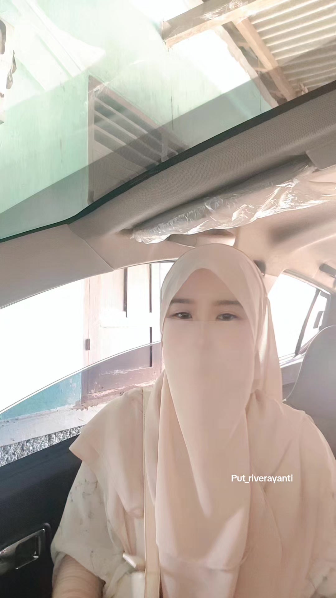 @Putriii🦋🦋