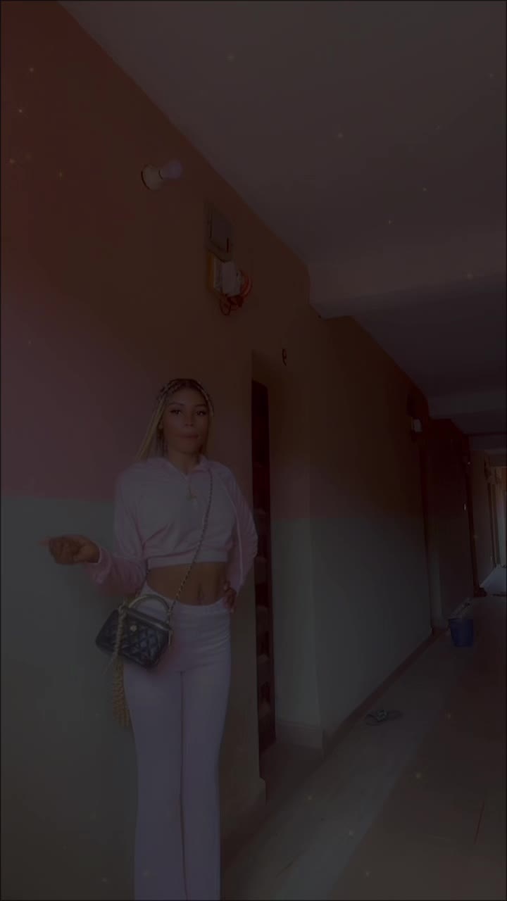 @>>>SHE’S A LONER🥹📌<<<<