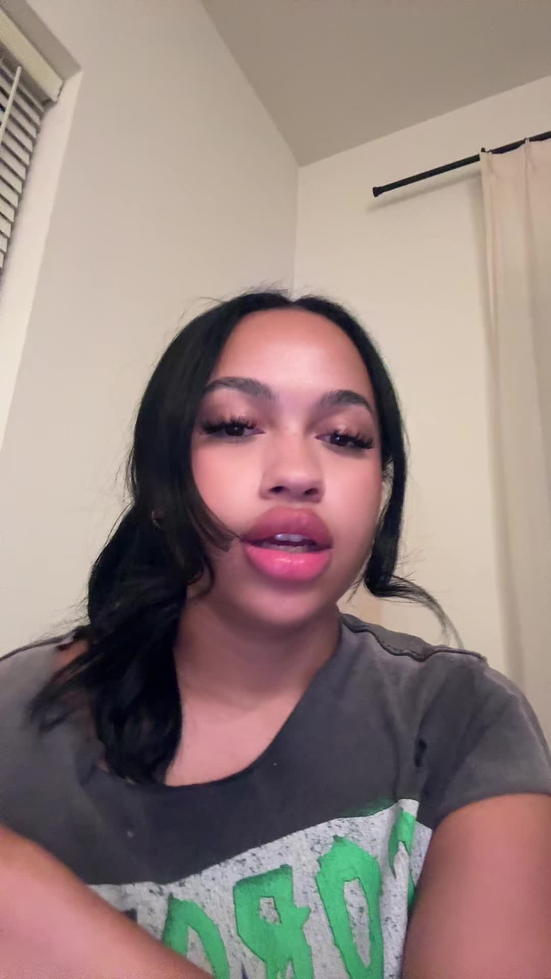 @Bella