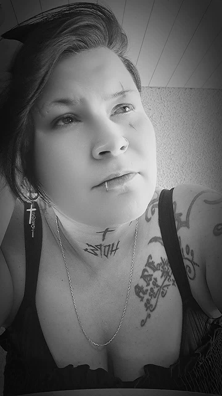 @🖤schwarzeSeeleƘ&aelig;ltesherz🖤