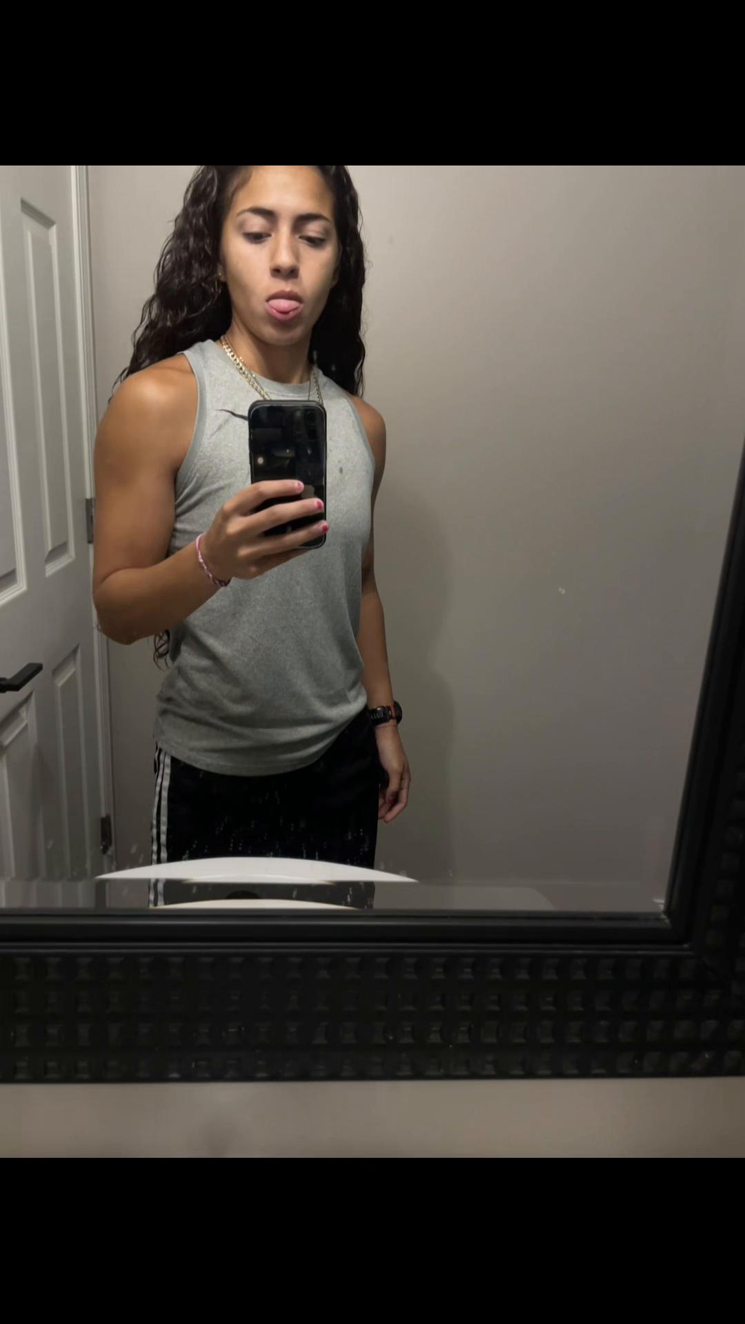 @janellisa