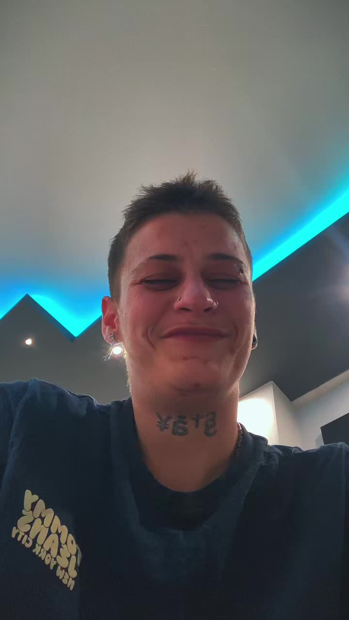 @Čombe 💫