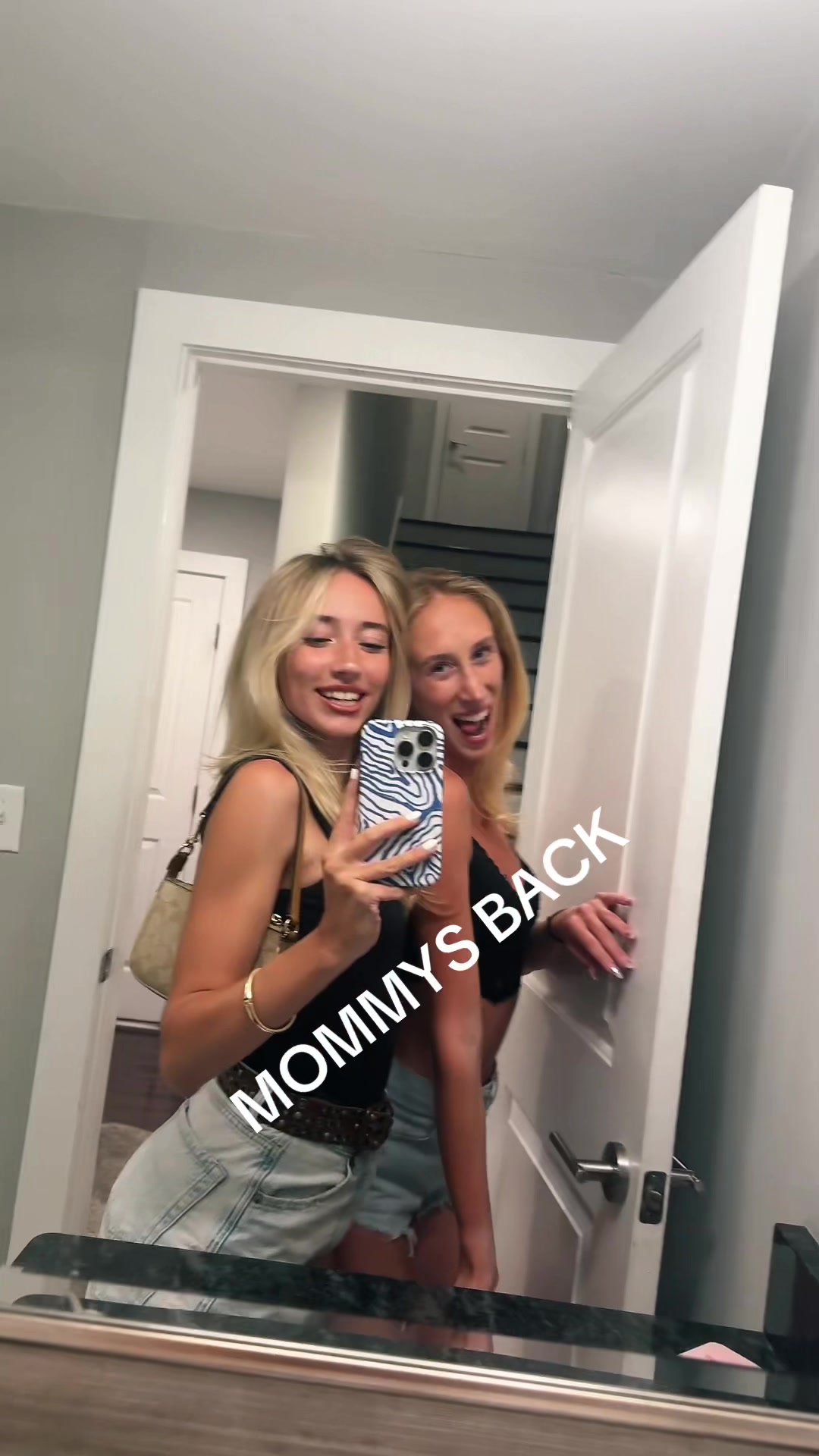 @jjesslyons