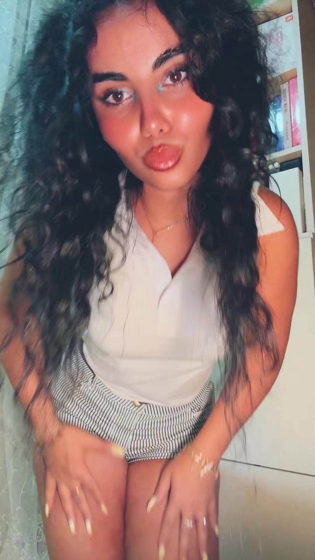 @Mona🥶