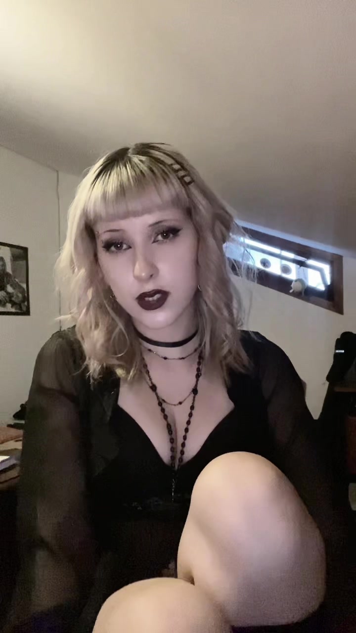 @𝔙𝔞𝔩𝔢𝔯𝔦𝔞 ☥🦇 ݁ ˖ִ ࣪