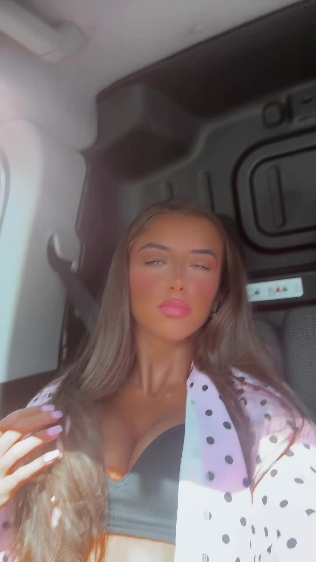 @Rosiedelaneyy_
