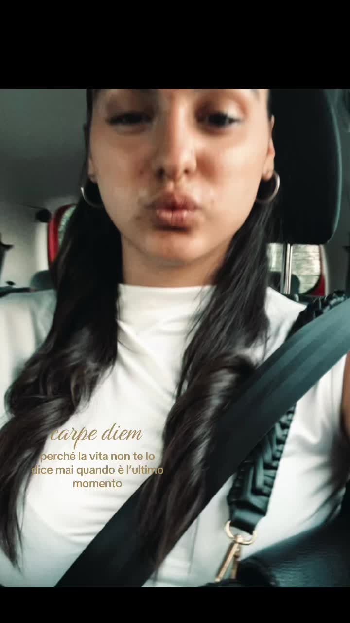 @𝐥𝐚𝐫𝐚🌺