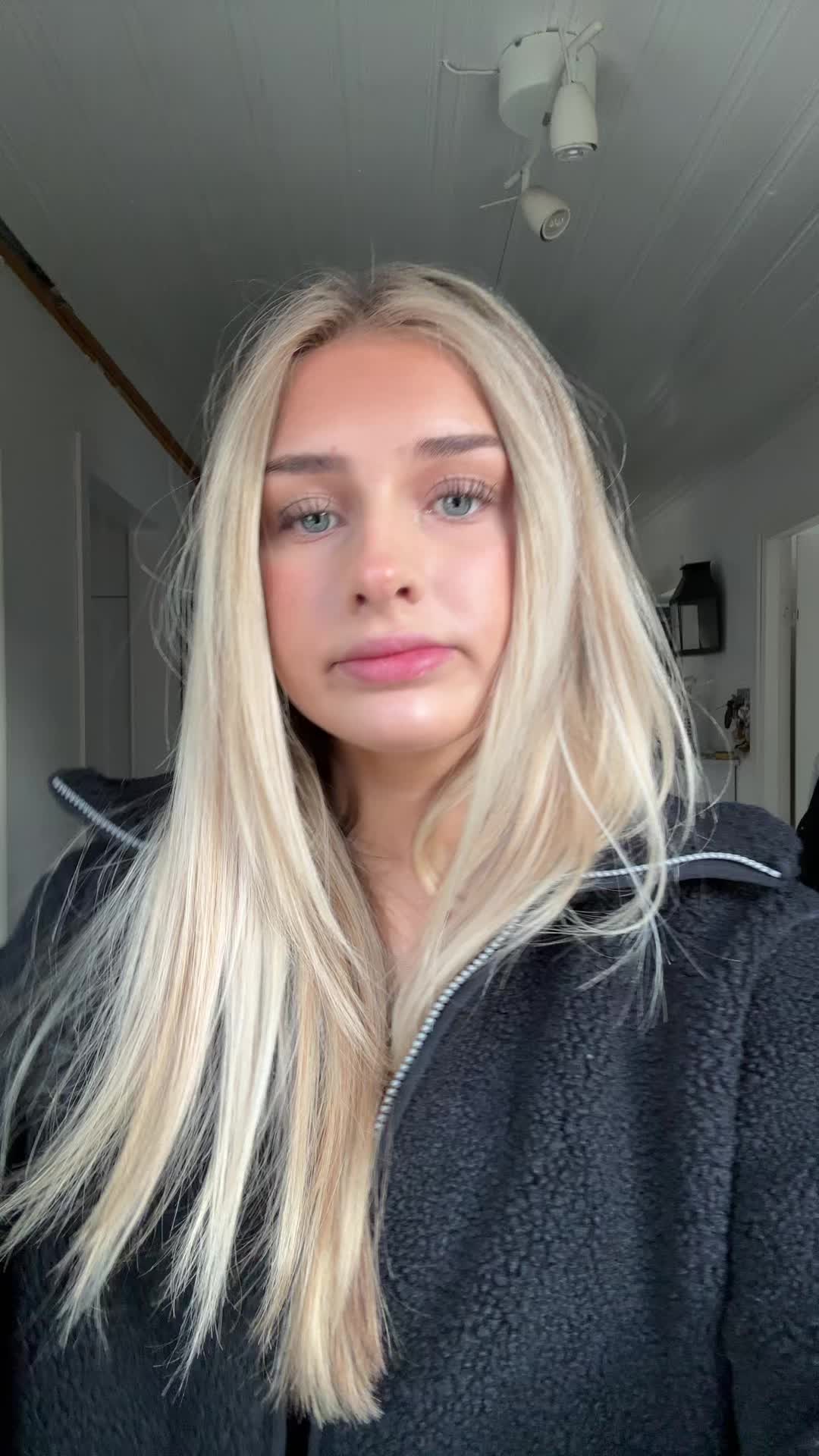 @😉