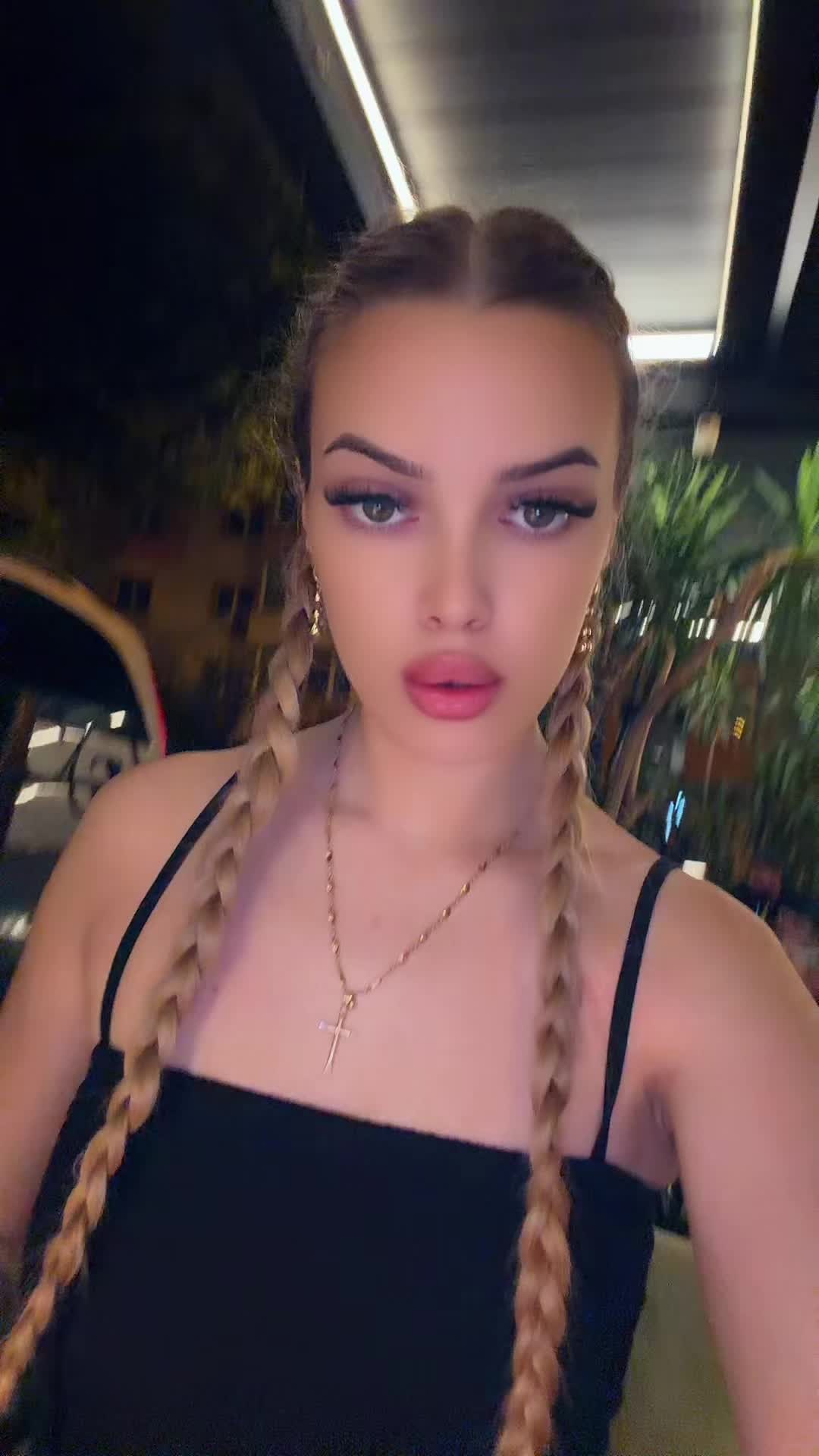 @Larisa AL