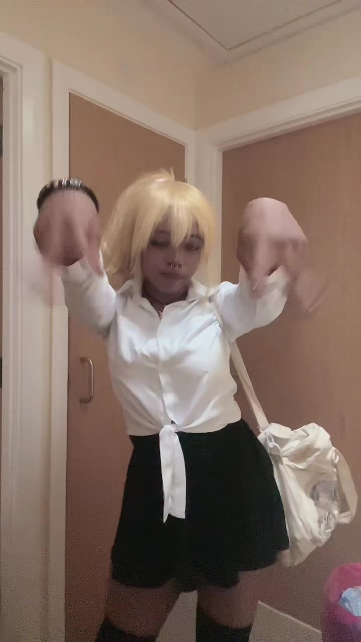 @𝖍𝖔𝖑𝖑𝖞