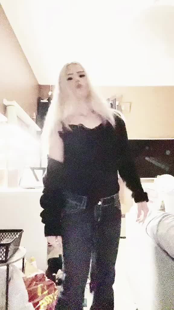 @𝓐𝓵𝓿𝓪 𝓼𝓪𝓵𝓸𝓶𝓮