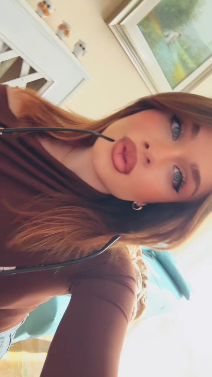 @Elena🦋