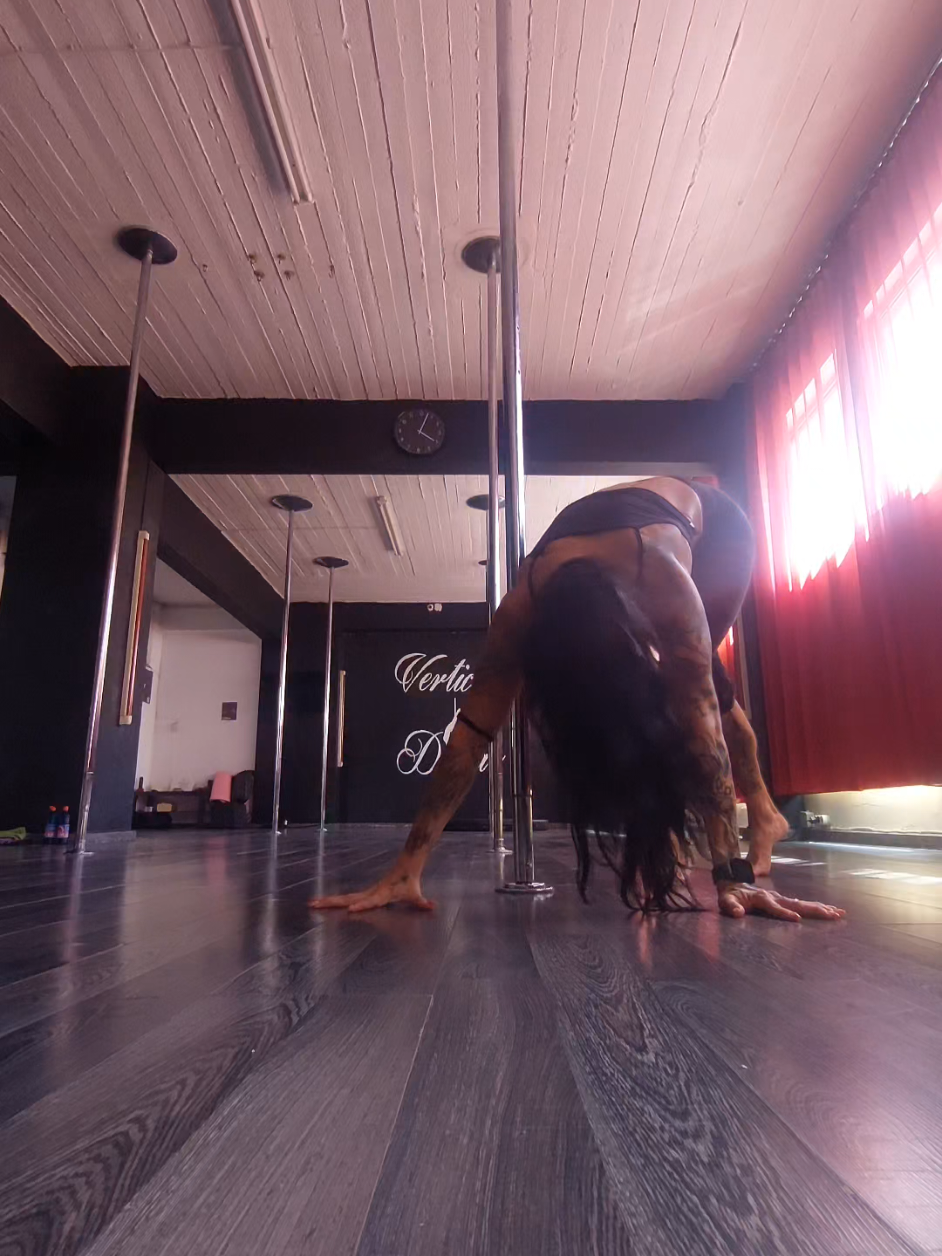 @Amaryllis Divas Pole Dancing