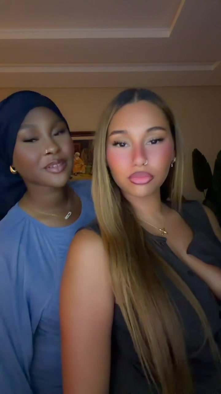 @nélia